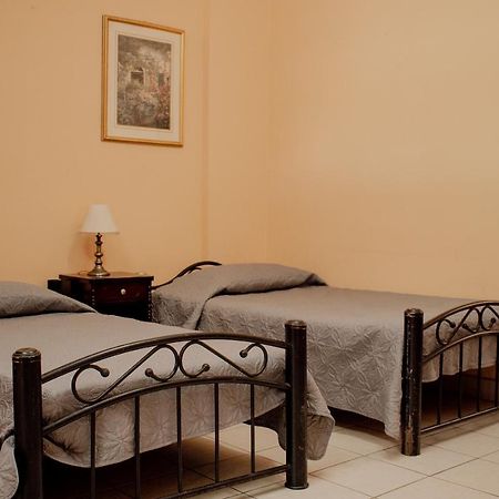 Suites Cervantes Chihuahua Buitenkant foto