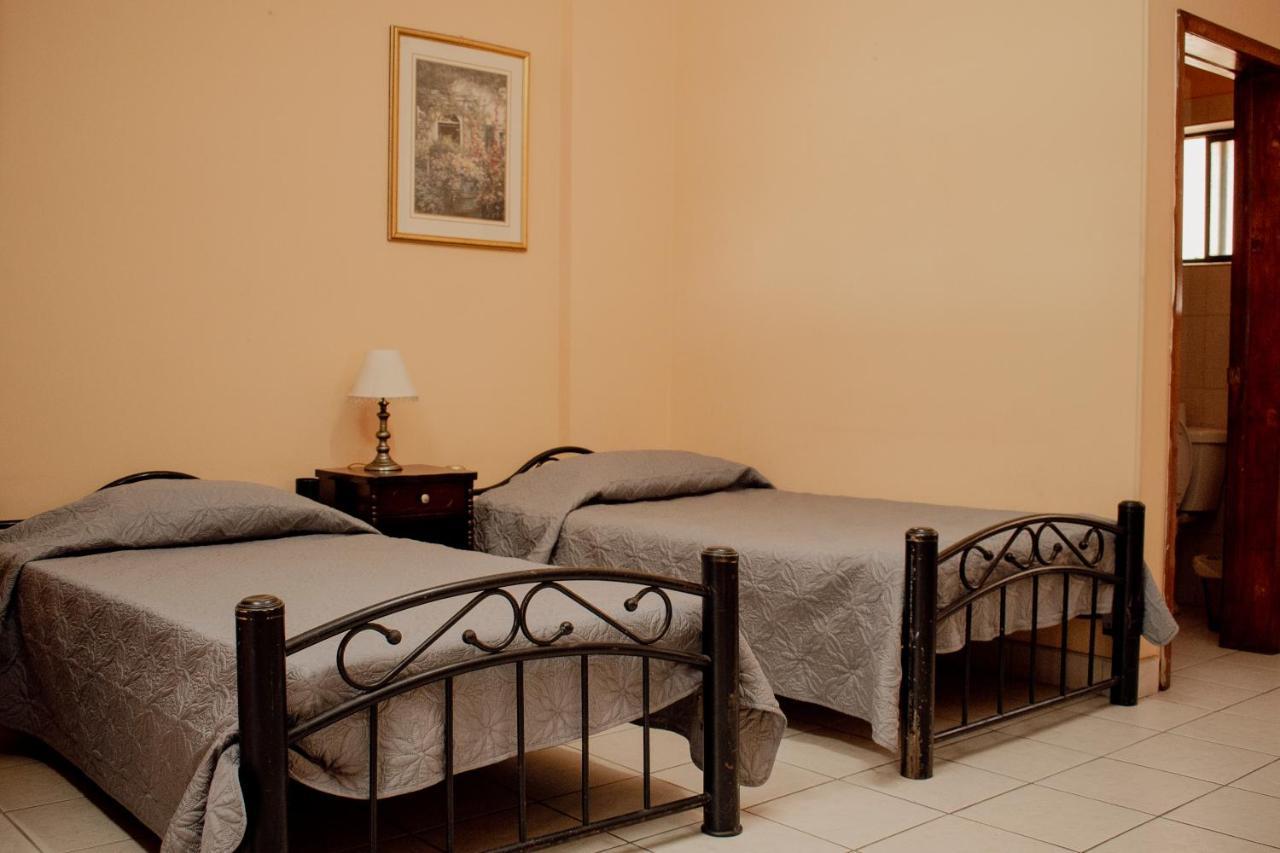 Suites Cervantes Chihuahua Buitenkant foto