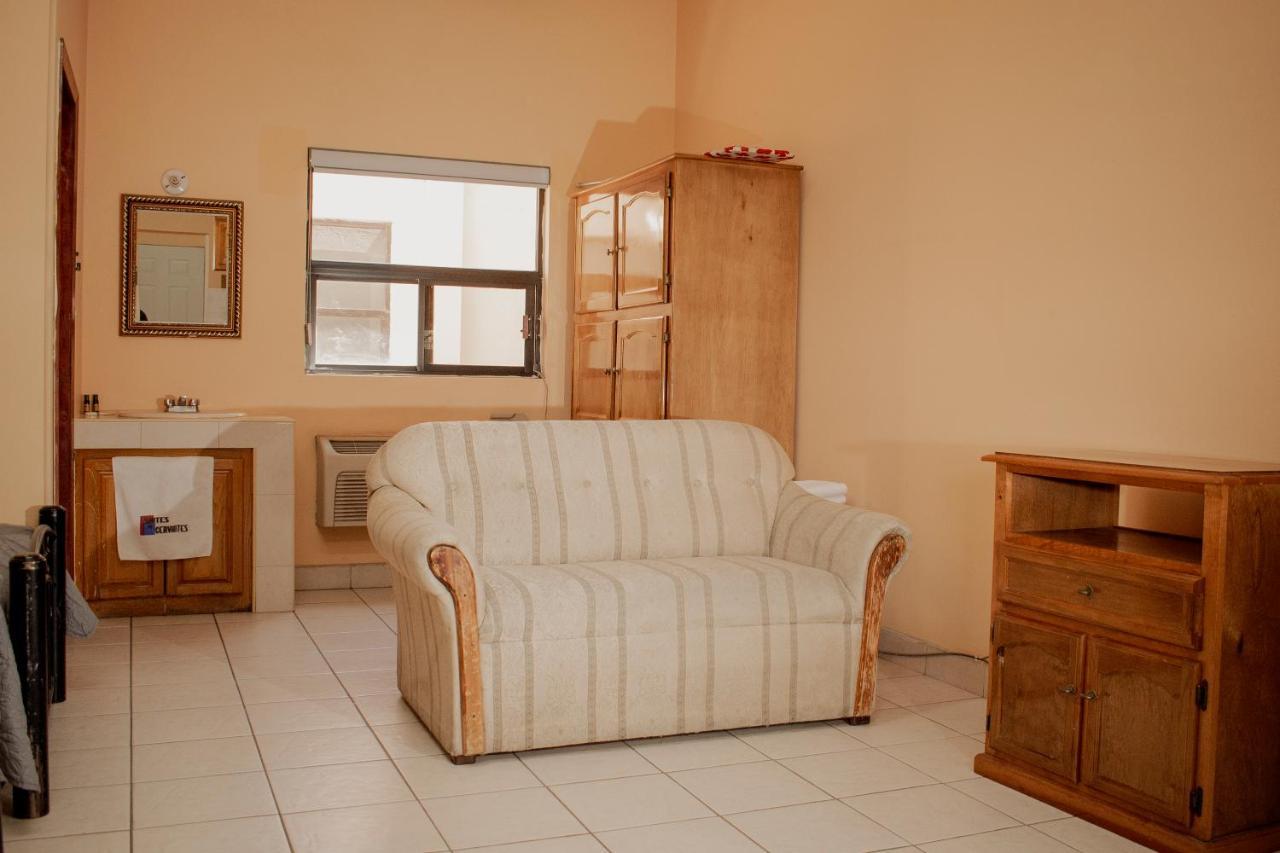 Suites Cervantes Chihuahua Buitenkant foto