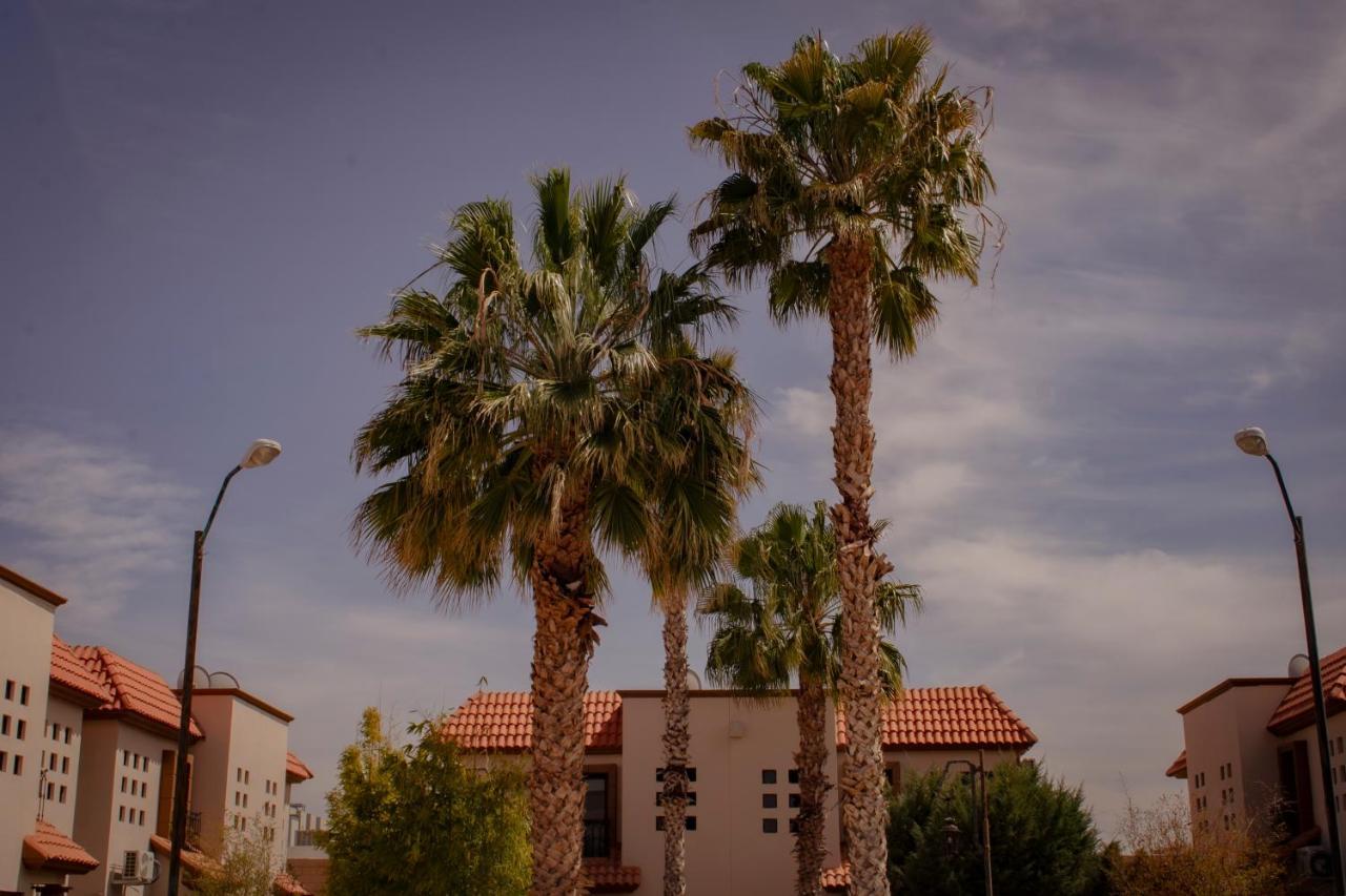 Suites Cervantes Chihuahua Buitenkant foto
