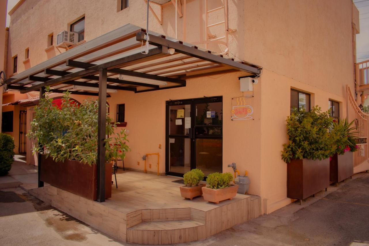 Suites Cervantes Chihuahua Buitenkant foto