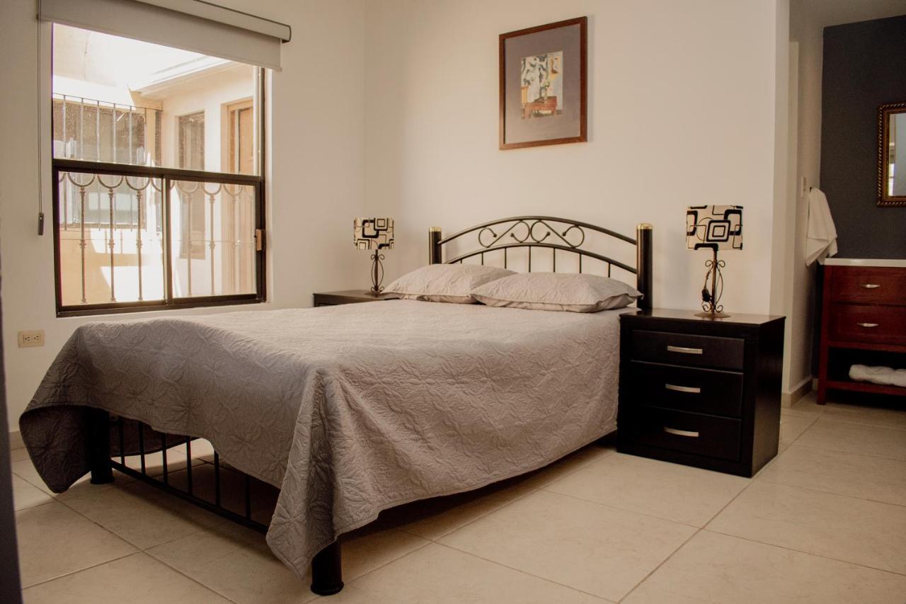 Suites Cervantes Chihuahua Buitenkant foto