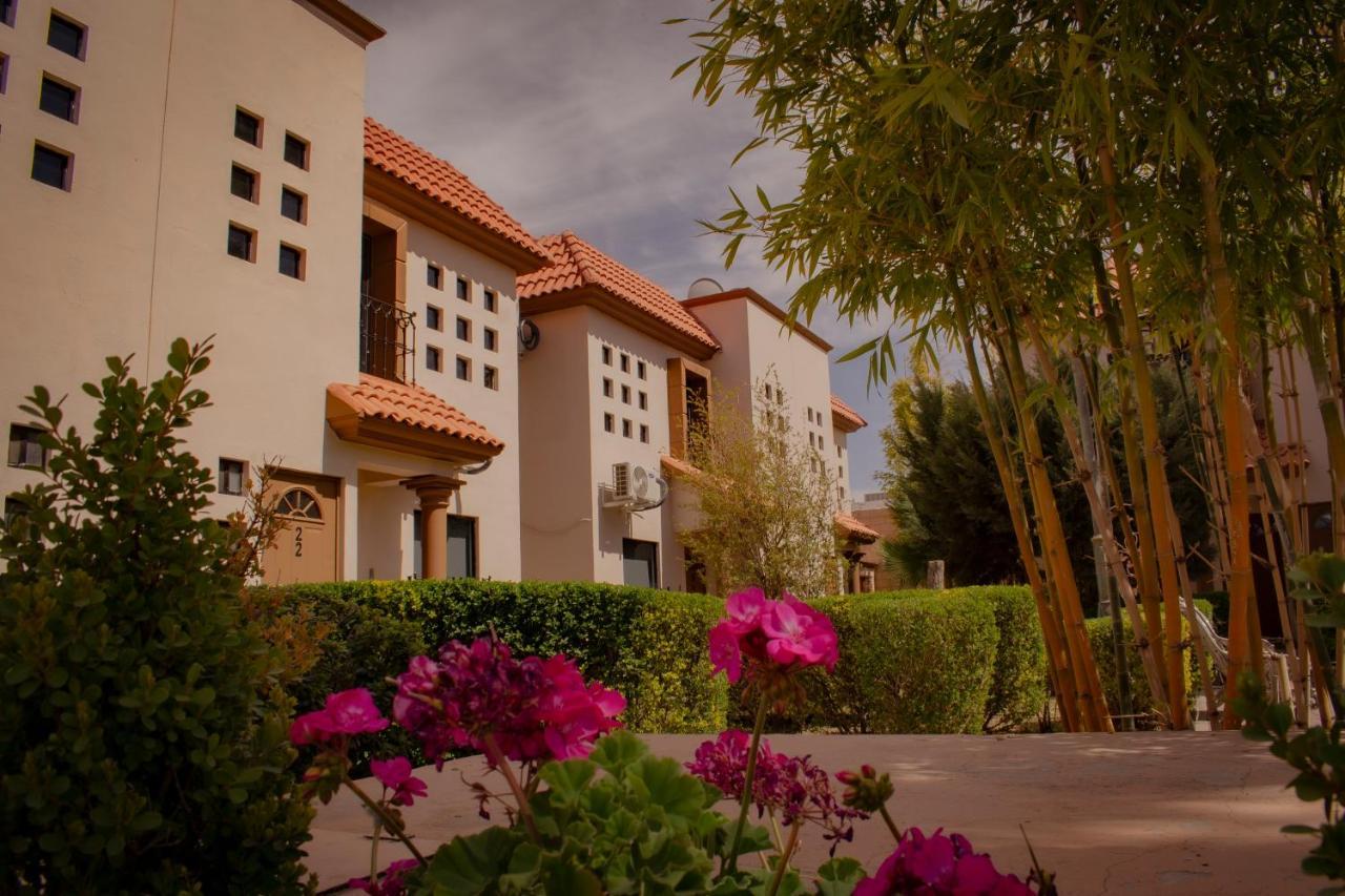 Suites Cervantes Chihuahua Buitenkant foto