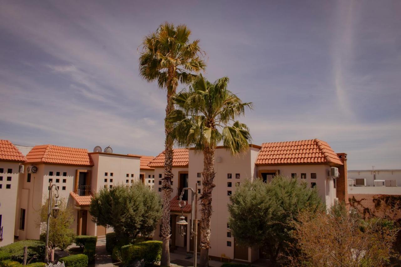 Suites Cervantes Chihuahua Buitenkant foto